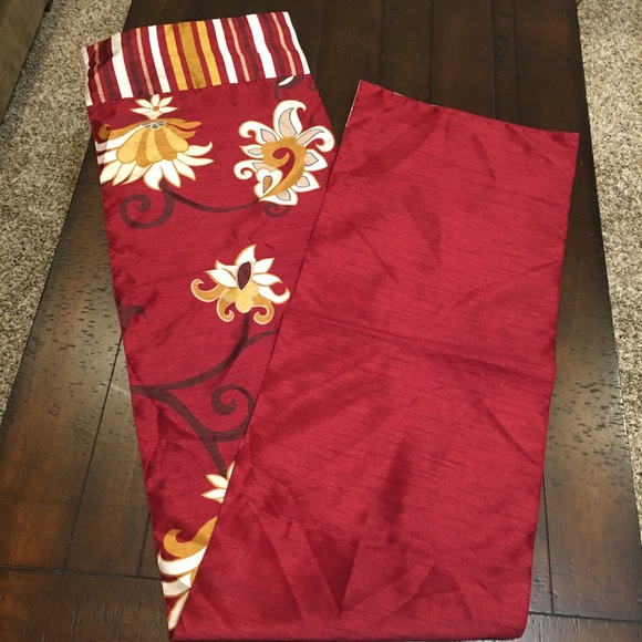 RECTANGLE POLYESTER / SATIN REVERSABLE TABLE RUNNER 14” W X 70”L - Picture 3 of 5